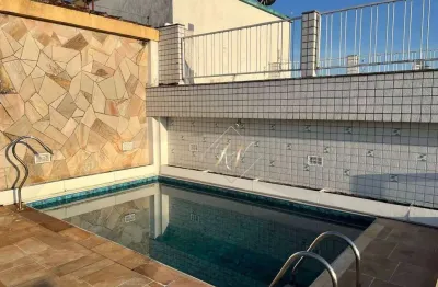 À 1 quadra da praia, cobertura duplex com churrasqueira, piscina, 2 vagas escrituradas, prédio com elevadores, portaria 24 horas!!!