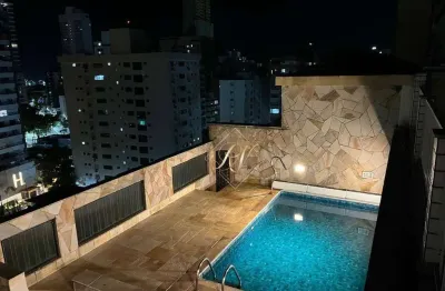 À 1 quadra da praia, cobertura duplex com churrasqueira, piscina, 2 vagas escrituradas, prédio com elevadores, portaria 24 horas!!!