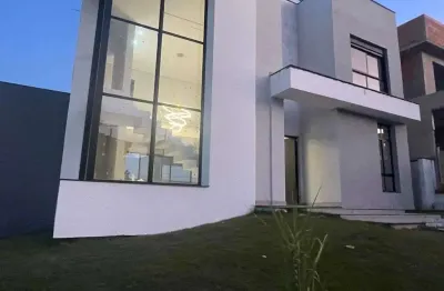 Casa de alto padrão com 3 suítes, 6 banheiros e 4 vagas de garagem no cyrela