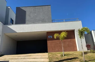 Casa moderna com 3 suítes, piscina privativa e energia solar no cyrela