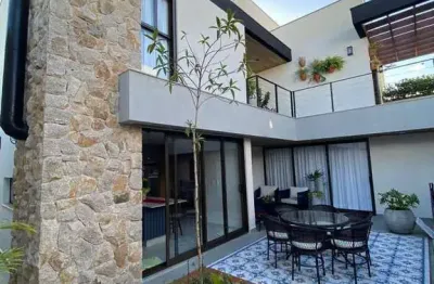 Casa de esquina no lago da boa vista – 4 suítes e piscina