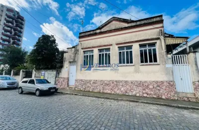 Casa à venda no centro, paranaguá  por r$ 1.400.000