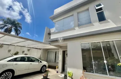 Ampla casa de 4 dormitórios com 3 suítes com closet.