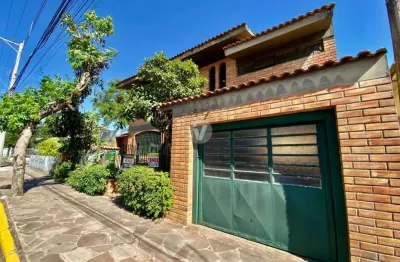 Casa ampla com muitas possibilidades a 5 minutos do centro.