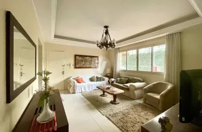 Apartamento central com 3 dormitórios mais dependência completa