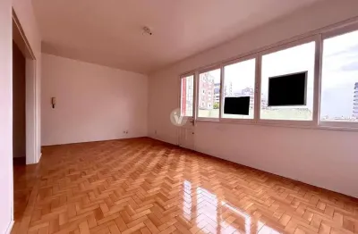 Apartamento amplo; 03 dormitórios; 01 vaga; central.