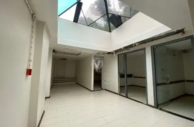 Espaço amplo e versátil: descubra nossa casa comercial perfeita para seus negóci