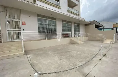 Excelente loja comercial com um  amplo espaço de 700 m²!