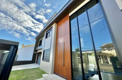 Sobrado de alto padrão com 3 suítes (suíte master com 73 m²), escritório e pisci