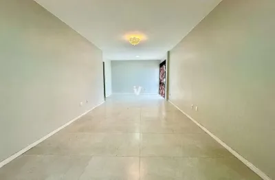 Apartamento de 3 dormitórios com 2 garagens, central!!