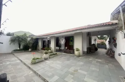 Casa a venda em camobi com 3 dormitórios, suite e 4 vagas de garagem!