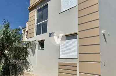 Apartamento de 2 dormitorios com sacada e churrasqueira.