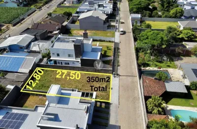 Amplo terreno com 350m2 em condomínio fechado exclusivo com apenas 20 lotes em c