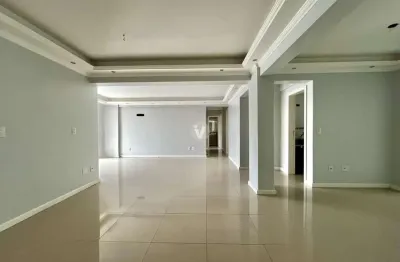 Excelente apartamento de alto padrão, três dormitórios e duas vagas.