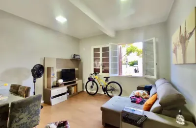 Apartamento térreo, 3 dormitórios todo reformado com vaga de garagem.