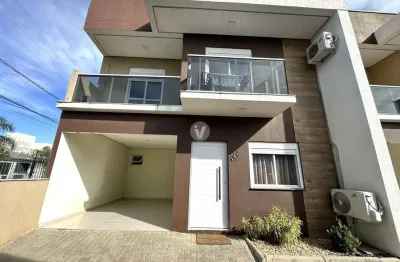 Viva com segurança e conforto em um condomínio fechado no bairro parque pinheiro
