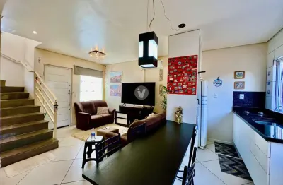 Sobrado residencial com 3 dormitórios sacada e vaga de garagem.