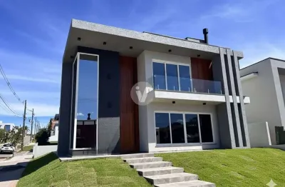 Casa com 229 m², pátio e 2 vagas de garagem em condomínio fechado em camobi