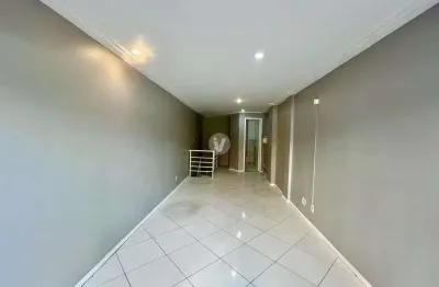 Loja térrea com garagem no centro para venda ou locação!
