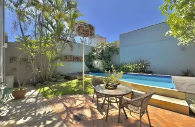 Casa com 4 dormitórios e piscina no bairro noal, 5 min do centro de santa maria.