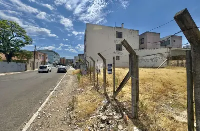 Ótimo terreno com potencial comercial no bairro centro.