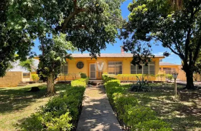 Casa 4 quartos, amplo pátio próximo ao hospital regional
