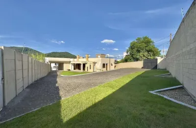 Casa com amplo pátio e 3 dormitórios no bairro n. sra das dores