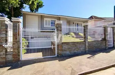 Casa ampla com 3 dormitórios, pátio e gourmet no dores
