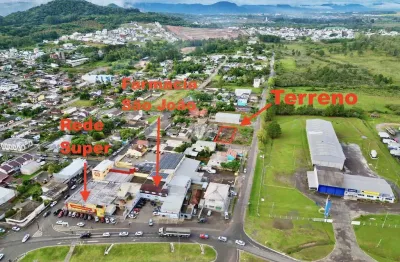 Amplo terreno no bairro tomazetti com 468m2, aos fundos do supermercado feltrin.
