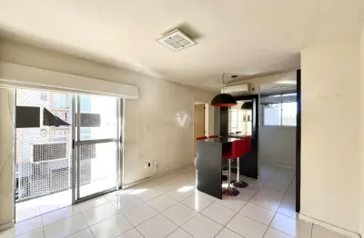 Apartamento semimobiliado  2 dormitórios e garagem em condomínio fechado!