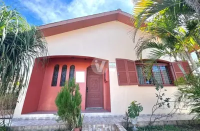 Casa térrea com pátio, 3 dorms e pátio no passo d'areia