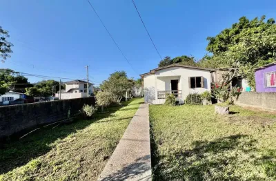 Casa com 3 dormitórios e amplo terreno no bairro tomazetti