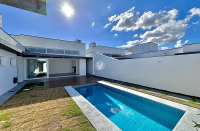 Casa alto padrão toda térrea com 3 suítes, escritório e piscina sendo construída