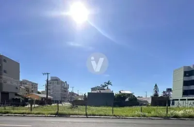Amplo terreno de esquina, com excelente localização no bairro camobi