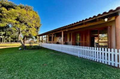 Chácara com 0,6 ha, possuindo duas casas, pomar e riacho no distrito de palma –