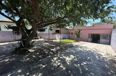Casa com pátio amplo, localizada no bairro itararé.