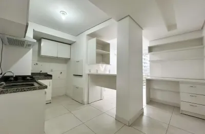 Apartamento semimobiliado no centro, localizado à poucos metros da ufn.