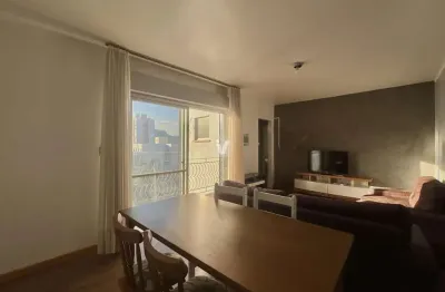 Apartamento de 2 dormitórios mobiliado, com ótima localização central