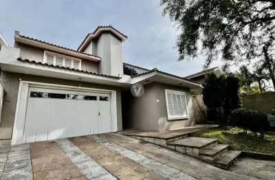 Casa de 4 dormitórios, localizada no parque santa lúcia