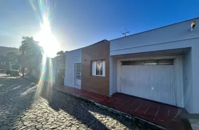 Casa 02 dormitórios, garagem e fácil acesso ao centro no bairro itararé.