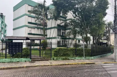 Apartamento amplo de 3 dormitórios com dependência, localizado no centro da cida