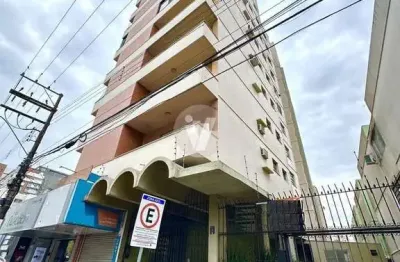 Apartamento de três dormitórios sendo uma suíte, com vaga, localizado no centro