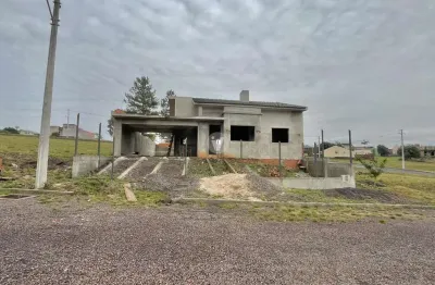 Casa em obras de 3 dormitórios em loteamento, localizado no bairro tomazetti!