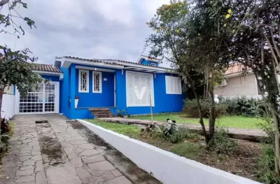 Casa de 03 dormitórios, com suíte, localizada no bairro residencial lopes
