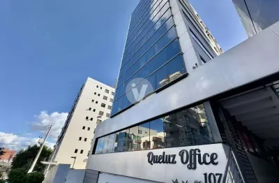 Sala comercial, localizada no queluz oficce, próximo ao fórum!
