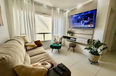 Apartamento de 2 dormitórios mobiliado, localizado a uma quadra do mar, no bairr