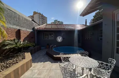 Casa com 4 dormitórios, 2 suítes e 3 vagas de garagem e piscina, localizada no b