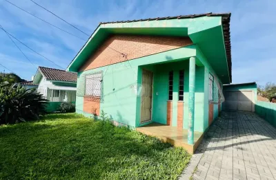 Casa ampla de 3 dormitórios à venda, localizada no bairro em camobi!