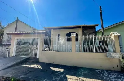 Casa 3 dormitórios com pátio, localizada na cohab santa marta!