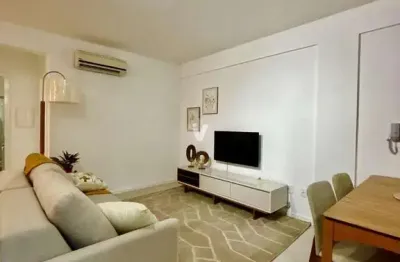Apartamento mobiliado de 2 dormitórios e vaga de garagem, próximo a ufn!